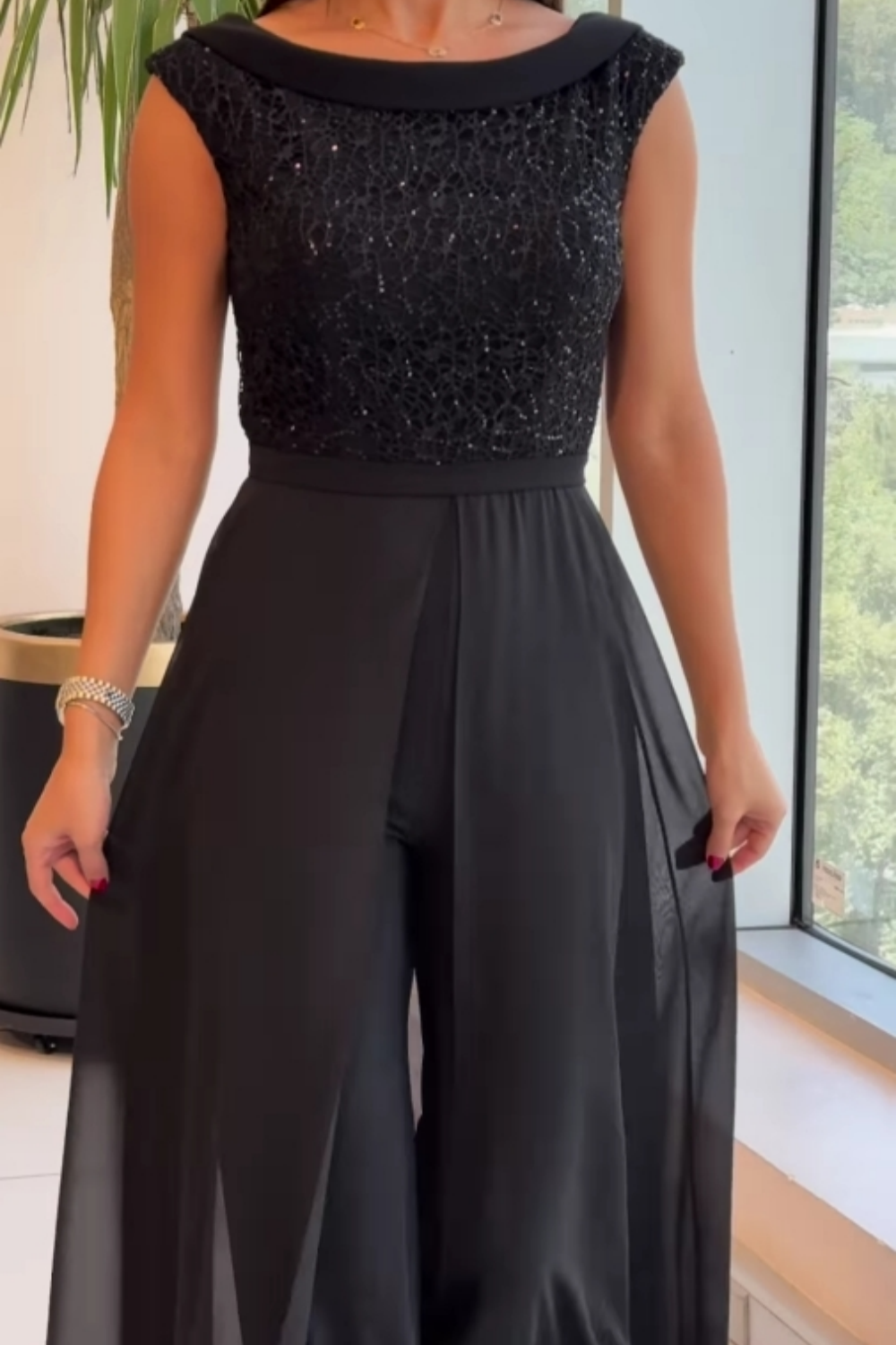 Louna | Stilvoller ärmelloser Jumpsuit