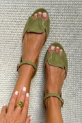Rosa Sandalen mit offener Spitze, Knöchelriemen und Herzmotiv